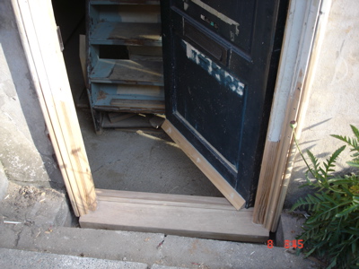 Deurpost hersteld