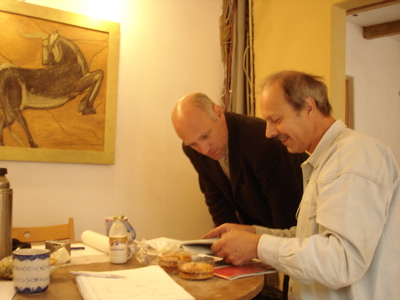 Overleg over de keuken (Martin en Lothar)